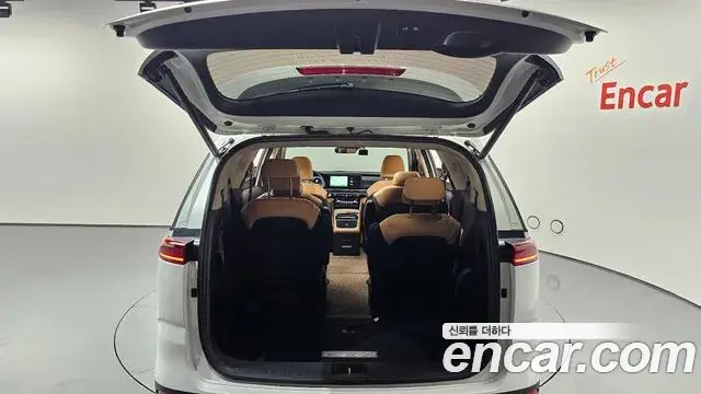 Kia Carnival 2022 — ფოტო 14/36