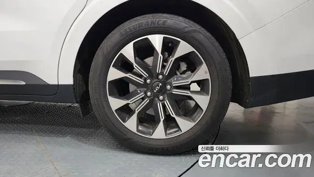 Kia Carnival 2022 — ფოტო 20/36