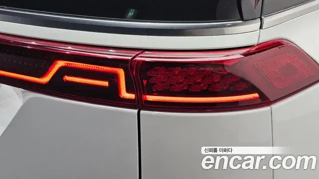Kia Carnival 2022 — ფოტო 10/36