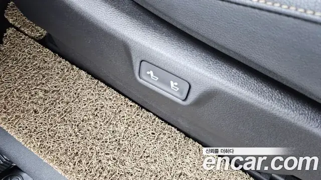 Kia Carnival 2022 — ფოტო 27/36