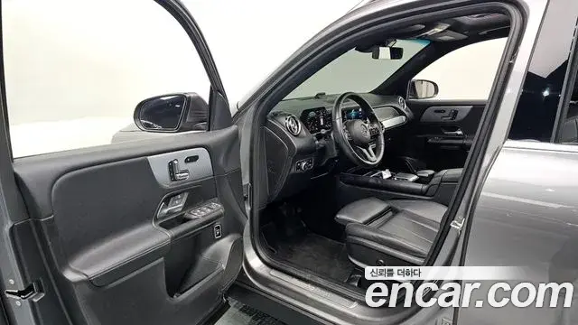 Mercedes-Benz GLB-Class 2021 — ფოტო 1/31