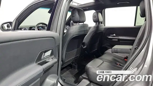 Mercedes-Benz GLB-Class 2021 — ფოტო 15/31