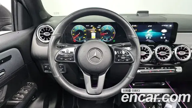 Mercedes-Benz GLB-Class 2021 — ფოტო 28/31