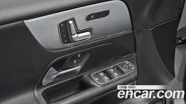 Mercedes-Benz GLB-Class 2021 — ფოტო 5/31