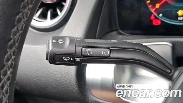 Mercedes-Benz GLB-Class 2021 — ფოტო 20/31