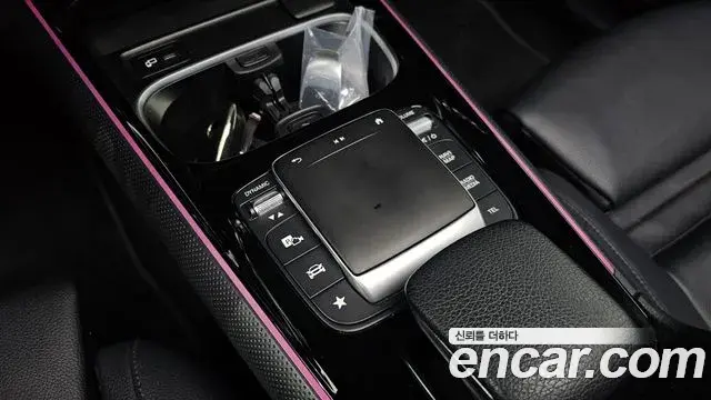Mercedes-Benz GLB-Class 2021 — ფოტო 21/31