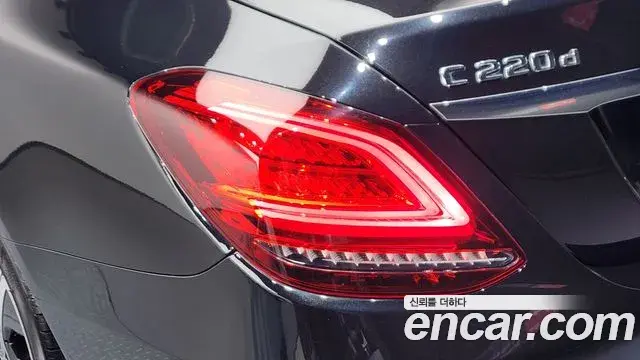 Mercedes-Benz C-Class 2019 — Şəkil 24/34