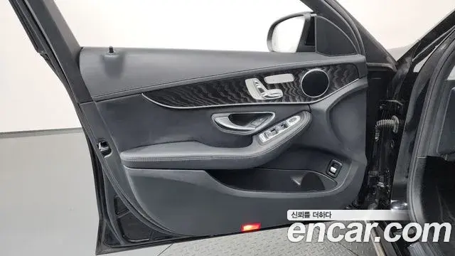 Mercedes-Benz C-Class 2019 — Şəkil 26/34