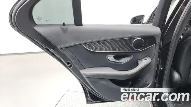 Mercedes-Benz C-Class 2019 — Şəkil 8/34