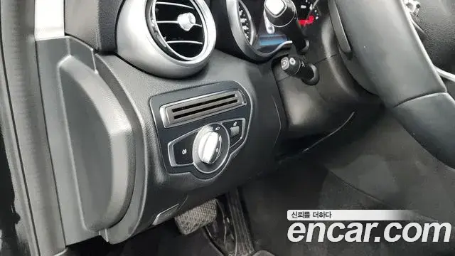 Mercedes-Benz C-Class 2019 — Şəkil 33/34