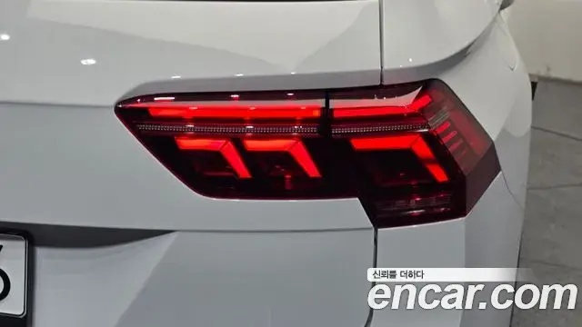 Volkswagen Tiguan Allspace 2023 — Şəkil 28/32