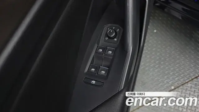 Volkswagen Jetta 2021 — Şəkil 28/32