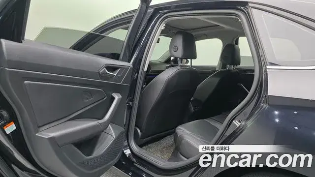 Volkswagen Jetta 2021 — Şəkil 26/32