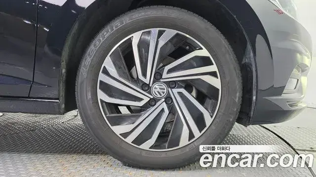 Volkswagen Jetta 2021 — Şəkil 22/32