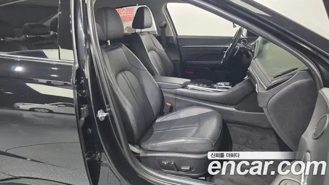 Hyundai Sonata Hybrid 2022 — Photo 13/34