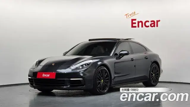 Porsche Panamera 2018 — ფოტო 15/20
