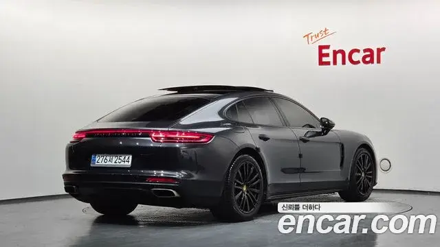 Porsche Panamera 2018 — ფოტო 19/20