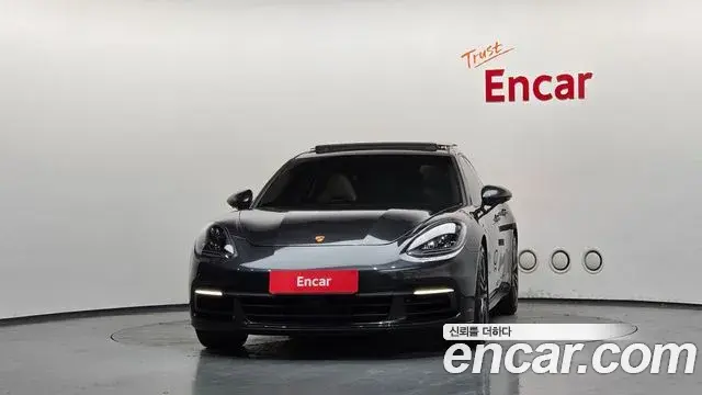 Porsche Panamera 2018 — ფოტო 14/20