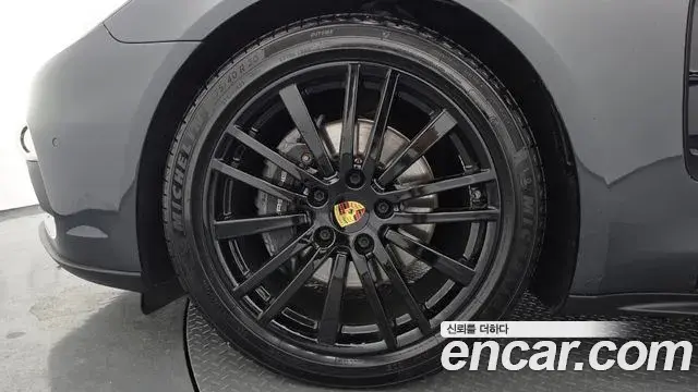 Porsche Panamera 2018 — ფოტო 9/20
