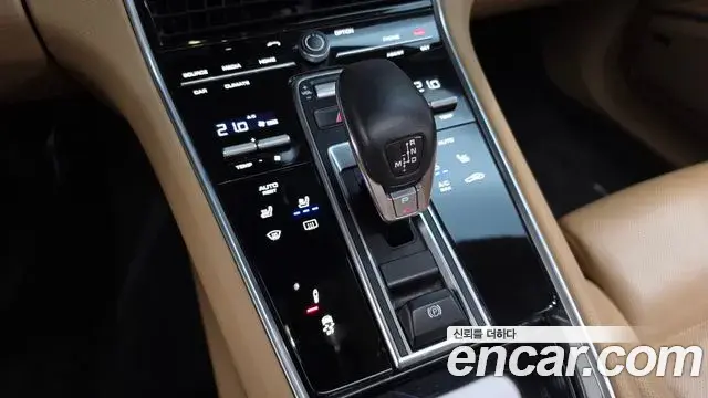 Porsche Panamera 2018 — ფოტო 11/20