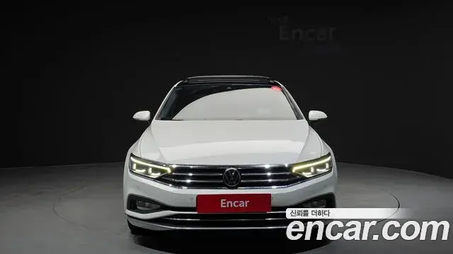 Volkswagen Passat GT 2022 — Photo 17/33