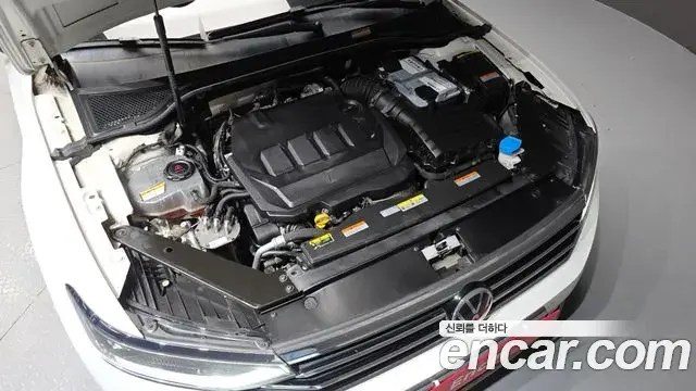 Volkswagen Passat GT 2022 — Photo 31/33