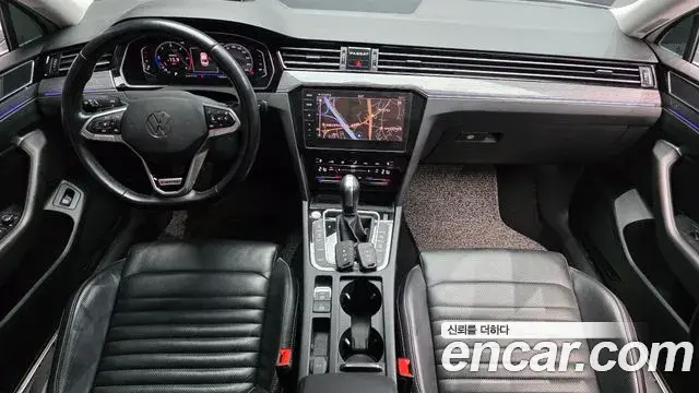 Volkswagen Passat GT 2022 — Photo 6/33