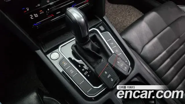 Volkswagen Passat GT 2022 — Photo 32/33