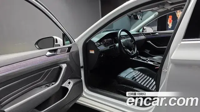 Volkswagen Passat GT 2022 — Photo 2/33