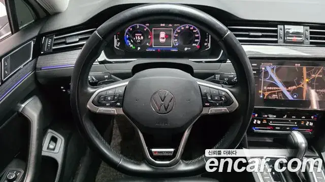 Volkswagen Passat GT 2022 — Photo 23/33