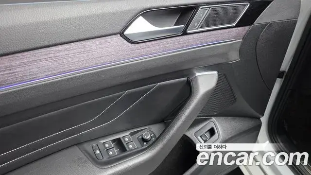 Volkswagen Passat GT 2022 — Photo 20/33