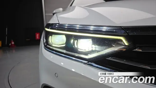 Volkswagen Passat GT 2022 — Photo 18/33
