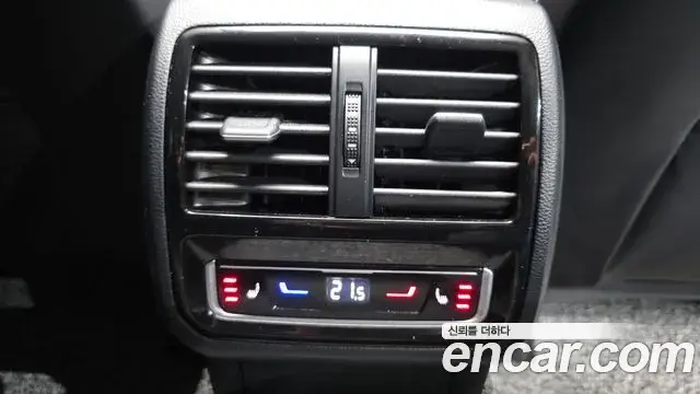 Volkswagen Passat GT 2022 — Photo 9/33