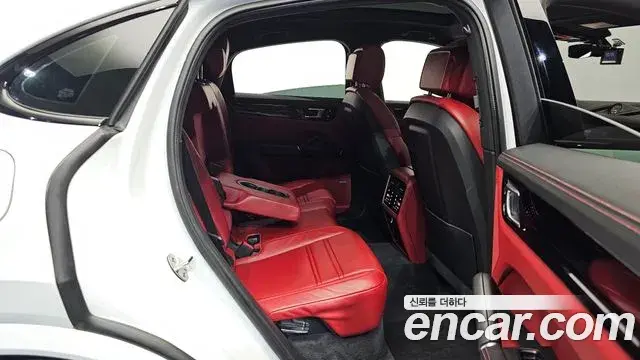 Porsche Cayenne 2020 — ფოტო 14/37
