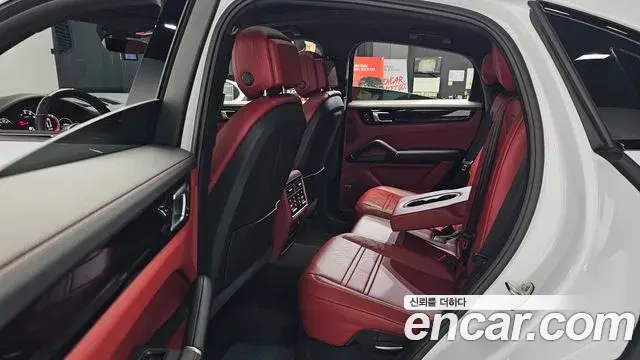 Porsche Cayenne 2020 — ფოტო 37/37