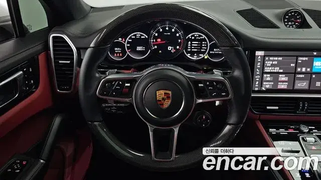 Porsche Cayenne 2020 — ფოტო 19/37