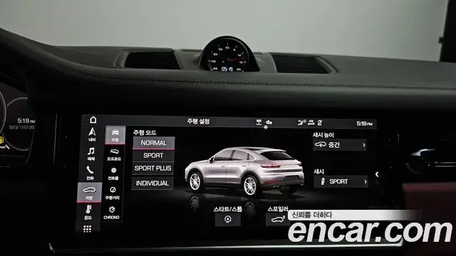 Porsche Cayenne 2020 — ფოტო 17/37