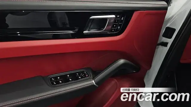 Porsche Cayenne 2020 — ფოტო 28/37
