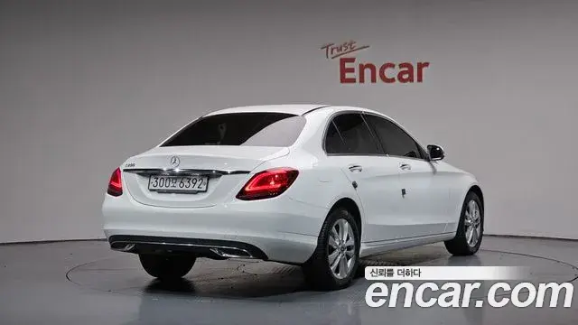 Mercedes-Benz C-Class 2020 — ფოტო 25/34