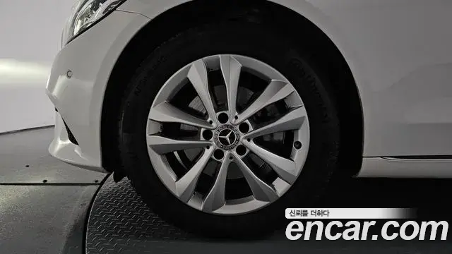 Mercedes-Benz C-Class 2020 — ფოტო 23/34