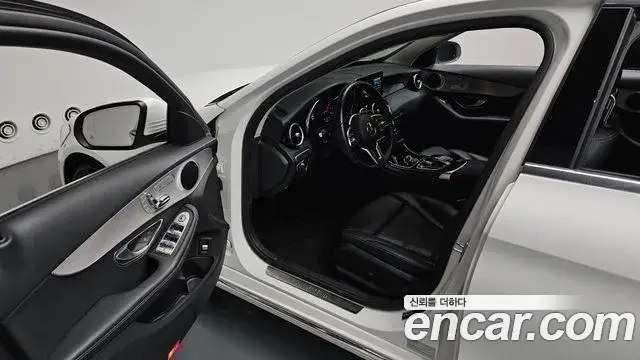 Mercedes-Benz C-Class 2020 — ფოტო 12/34
