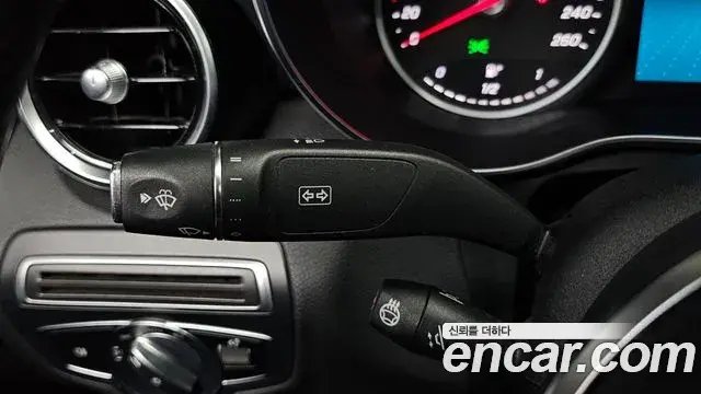 Mercedes-Benz C-Class 2020 — ფოტო 32/34