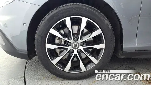 Volvo V40 Cross Country 2018 — Şəkil 22/30
