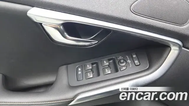 Volvo V40 Cross Country 2018 — Şəkil 7/30