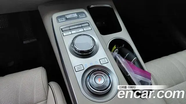 Genesis GV70 2023 — Şəkil 22/31