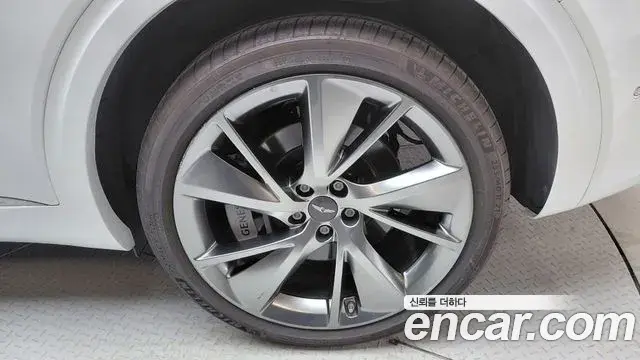 Genesis GV70 2023 — Şəkil 14/31