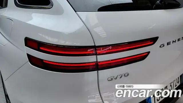 Genesis GV70 2023 — Şəkil 24/31