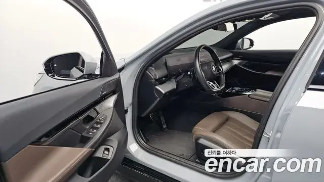 BMW 5 Series 2024 — Photo 27/35