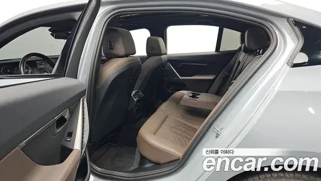 BMW 5 Series 2024 — Photo 18/35