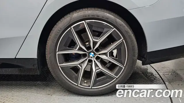 BMW 5 Series 2024 — Photo 4/35